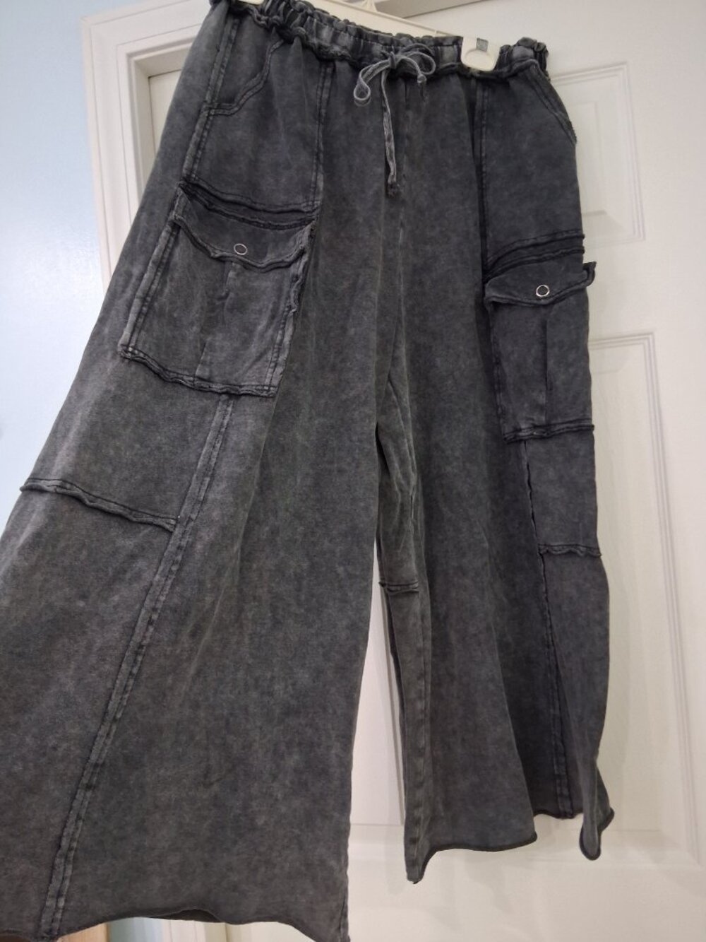Like New Easel Large Wide Leg Pants - Picture 3 of 6